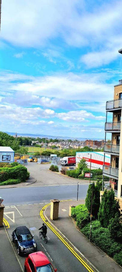 Elegant 2 Bedroom City Centre Apartment - Free Parking - Private Balcony Edinburgh Ngoại thất bức ảnh