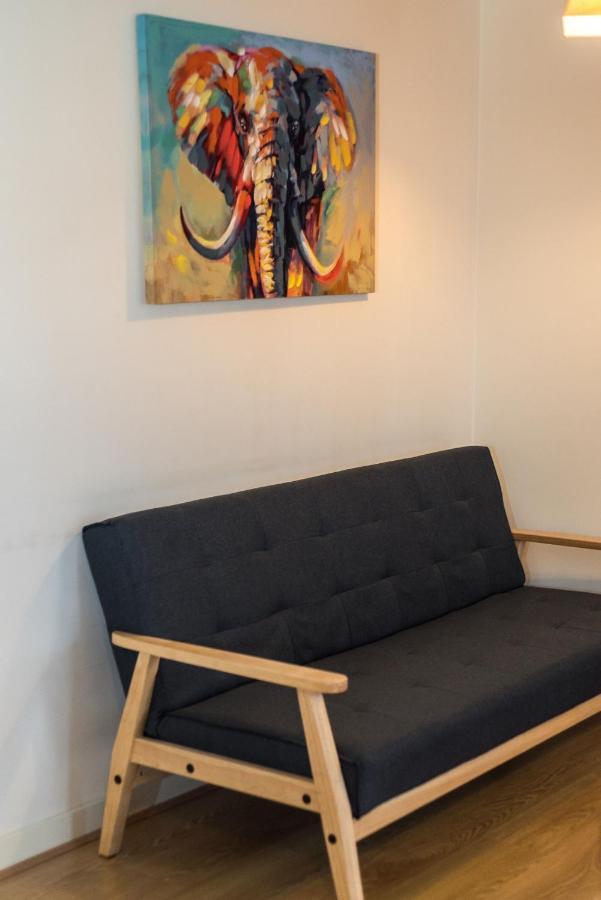 Elegant 2 Bedroom City Centre Apartment - Free Parking - Private Balcony Edinburgh Ngoại thất bức ảnh