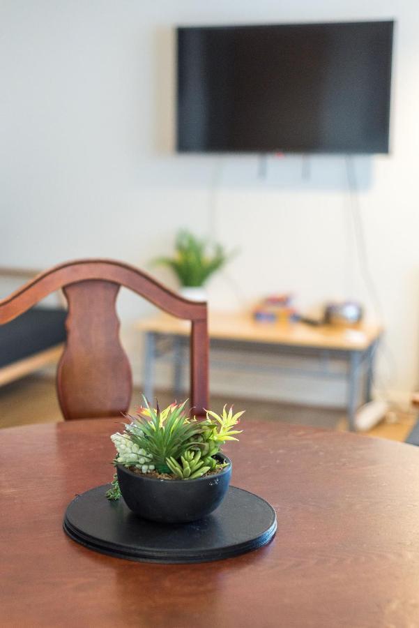 Elegant 2 Bedroom City Centre Apartment - Free Parking - Private Balcony Edinburgh Ngoại thất bức ảnh