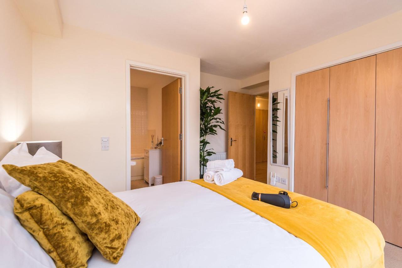 Elegant 2 Bedroom City Centre Apartment - Free Parking - Private Balcony Edinburgh Ngoại thất bức ảnh